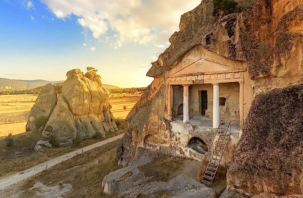 Apameia Antik Kenti Hakkında Bilgiler image