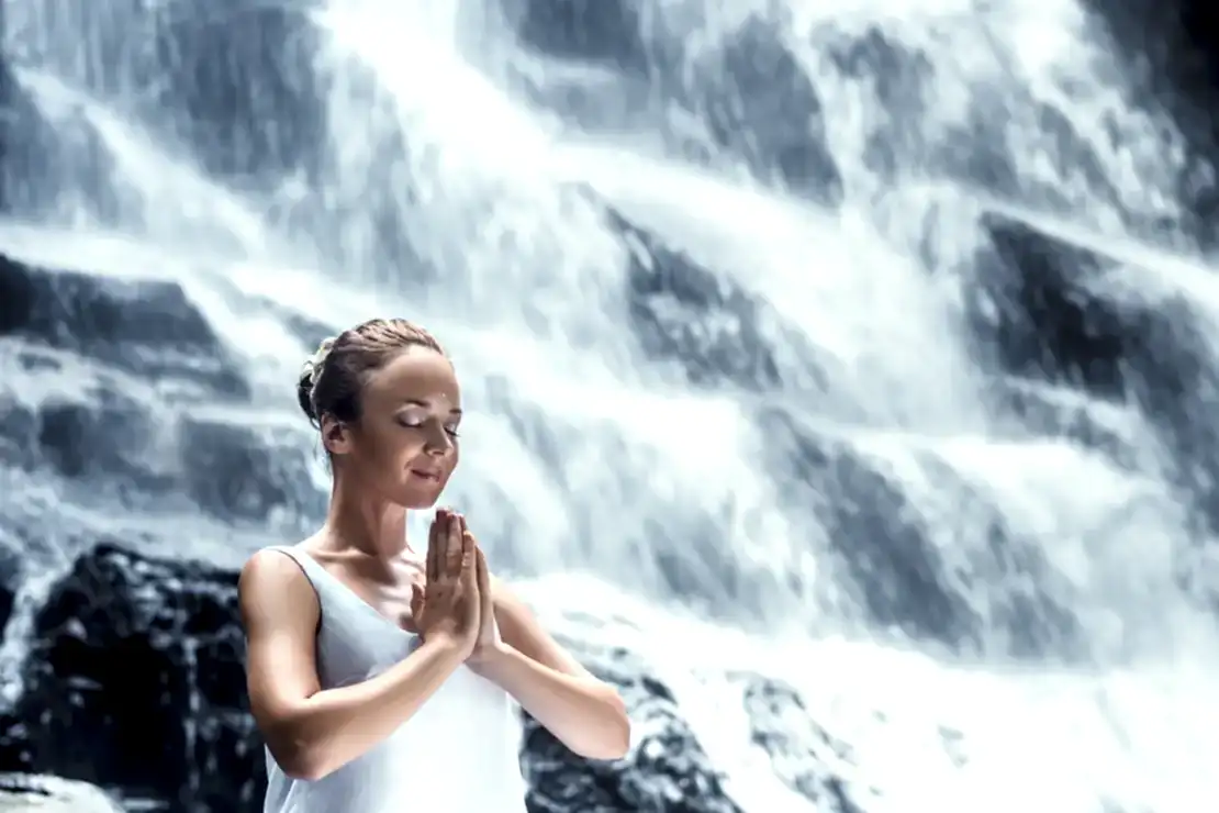 Su Sesiyle Meditasyon: Termal Havuzlarda Dinlemek image