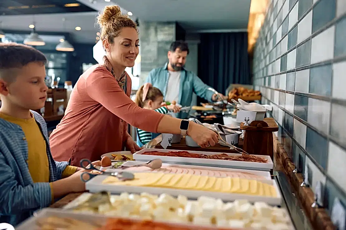 Açık Büfede Sağlıklı Seçimler Nasıl Yapılır? image