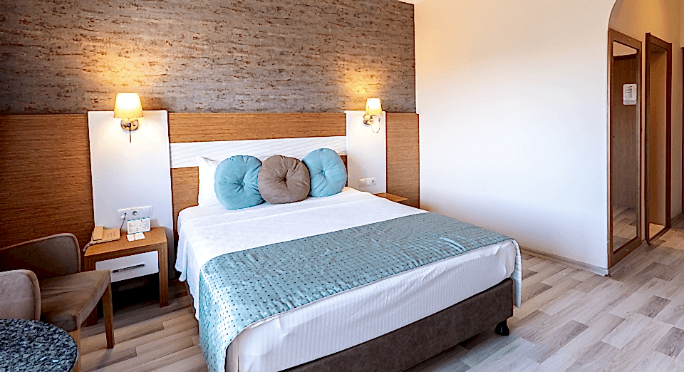 Ana Bina Küvetli Balkonlu Oda image